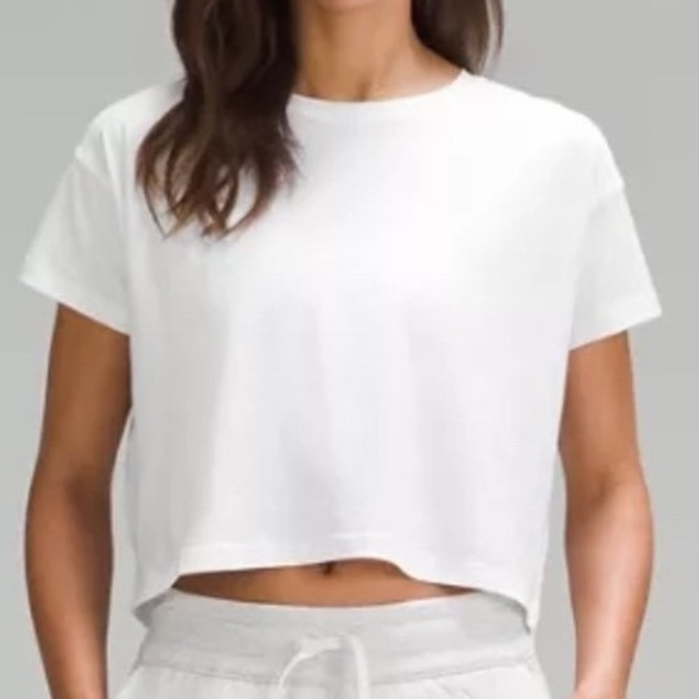 Lululemon Cates T-Shirt Cropped White Size 8 Athletic Yoga Gym Minimalist Tee